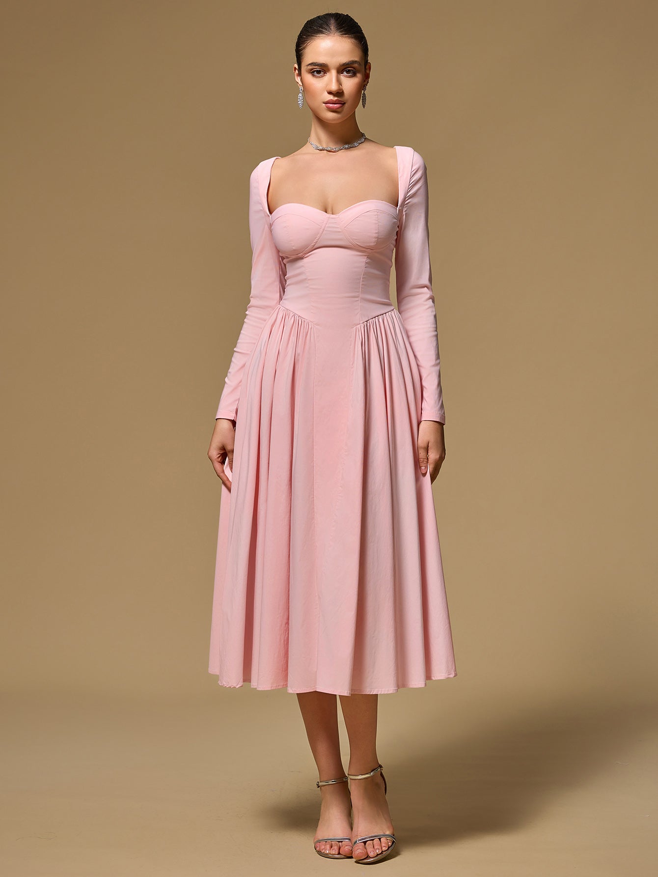 Sukienka maxi z długim rękawem i wiązaniem na plecach, o kroju litery A – elegancka, z dekoltem w kształcie serca i marszczeniami