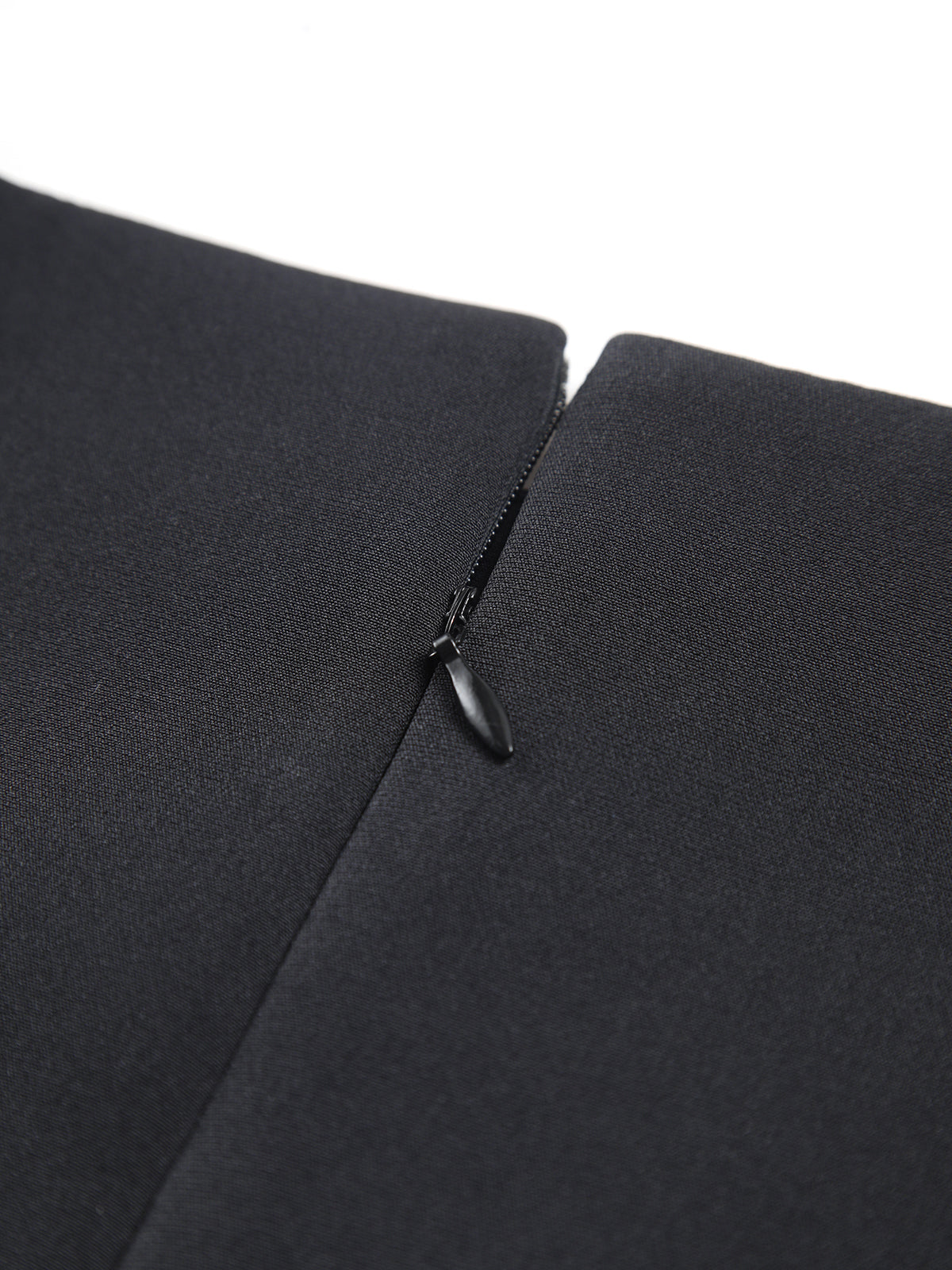 Elegancka Krótka Sukienka Bez Rękawów – Prosta i Wygodna