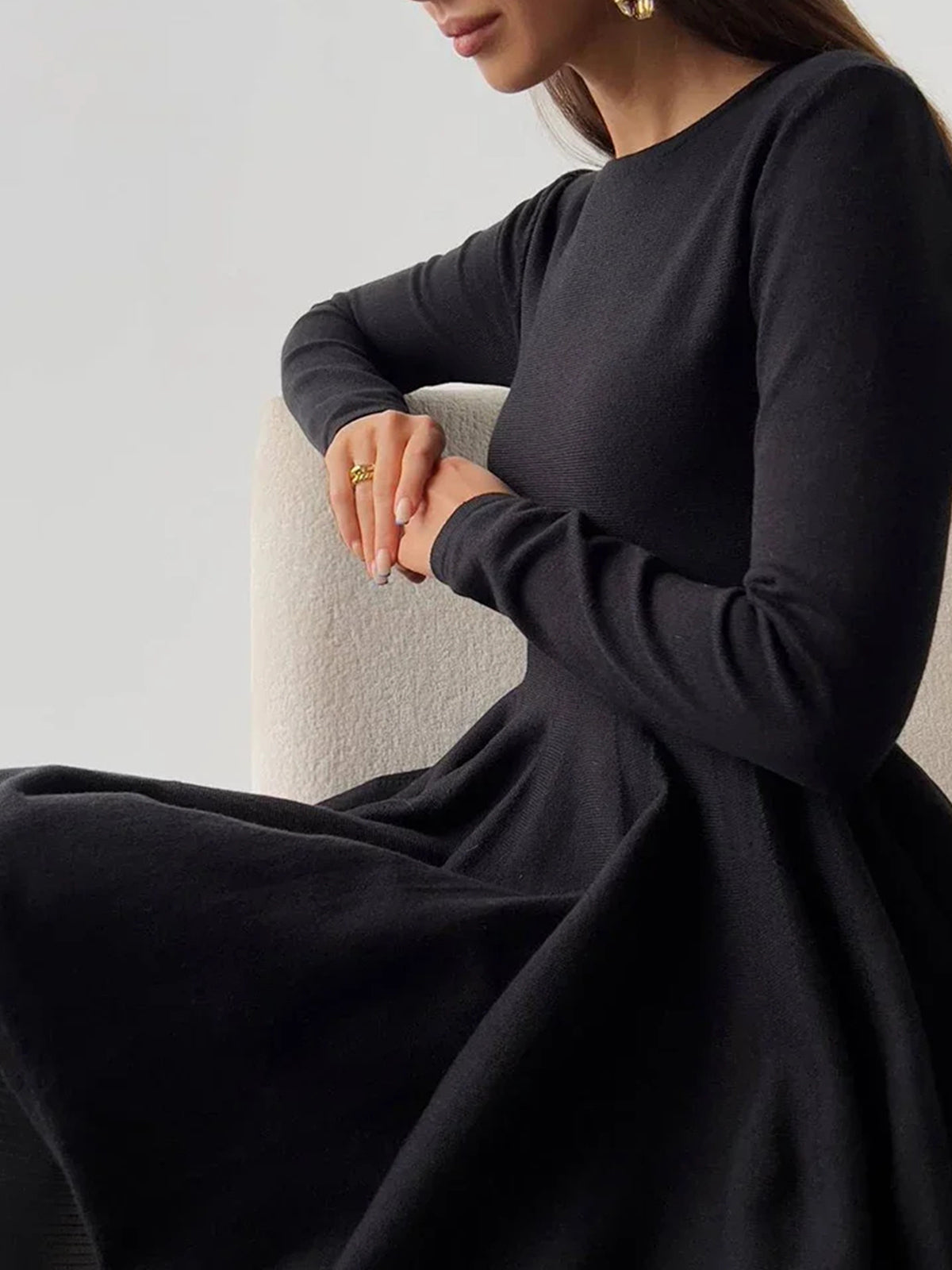 Gładka Sukienka Swetrowa – Elegancka Krótka Sukienka Damska z Wysokim Rozciągliwością