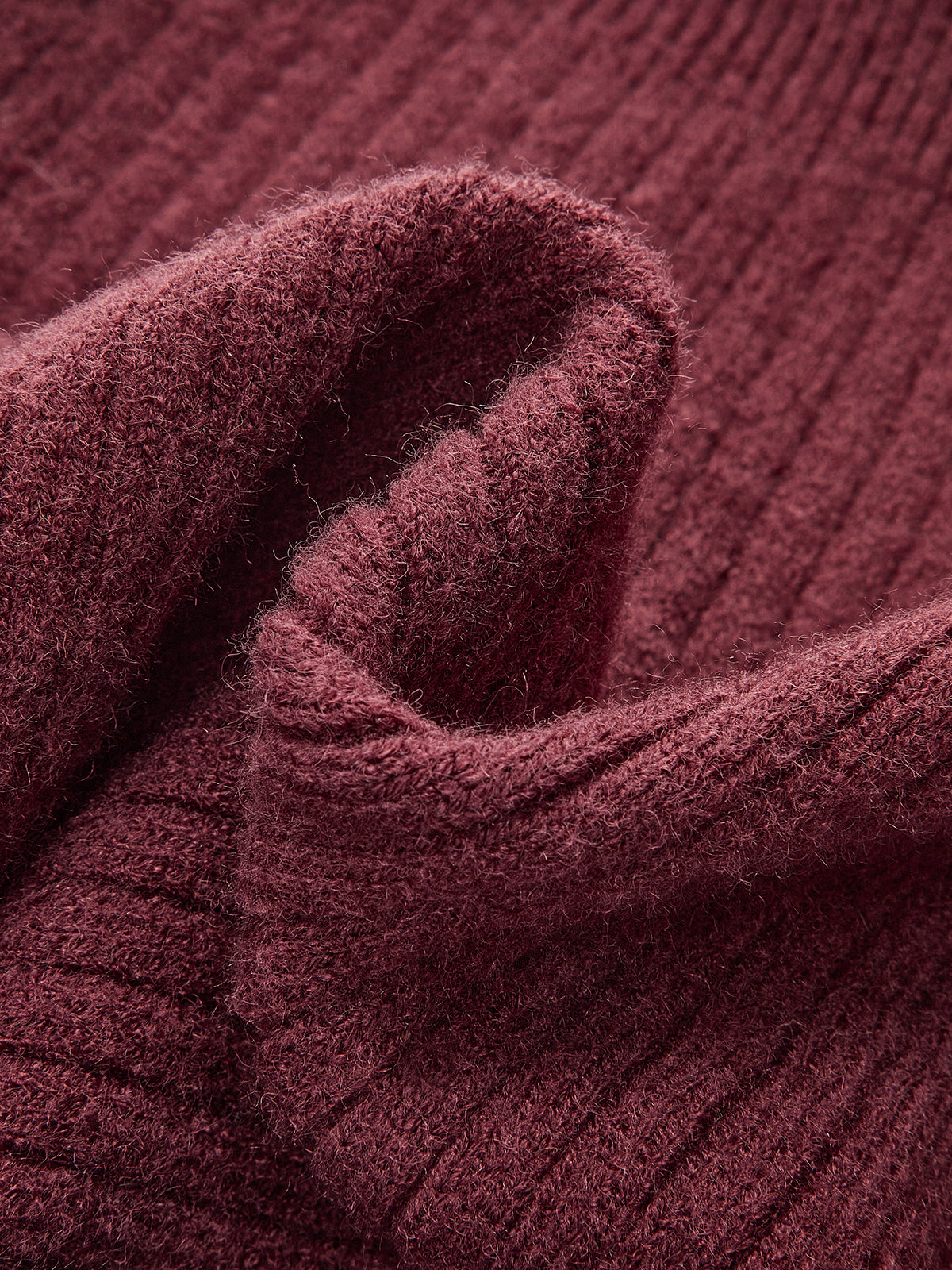 Elegancka Sukienka Slim-Fit do Krzyżujących się Ramiączkami i Dopasowaną Talią