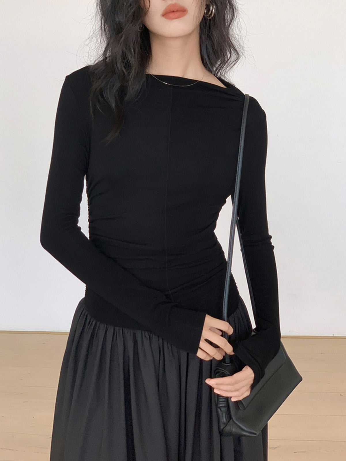 Sukienka Midi z plisowanym Patchworkiem – Elegancka Stylizacja z Długim Rękawem i Dopasowanym Fitem