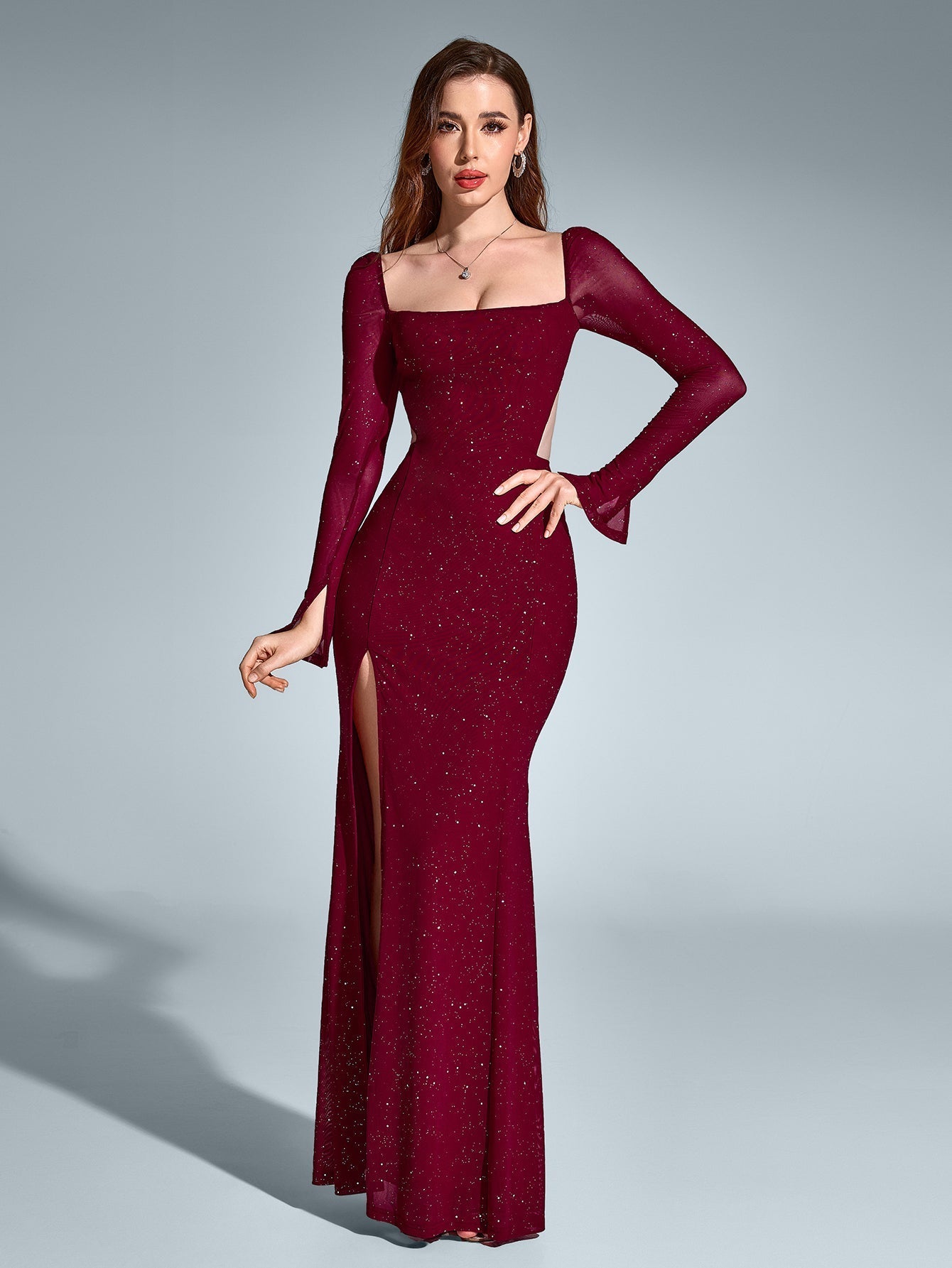 Błyszcząca sukienka maxi z wycięciami na plecach – lśniąca, dopasowana sukienka imprezowa z dołem w stylu syreny i rozcięciem na udzie