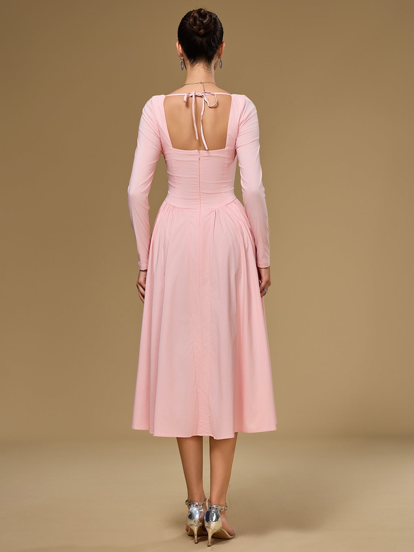 Sukienka Maxi na Długim Rękawem i Wiązaniem - Elegancka Sukienka A-Line