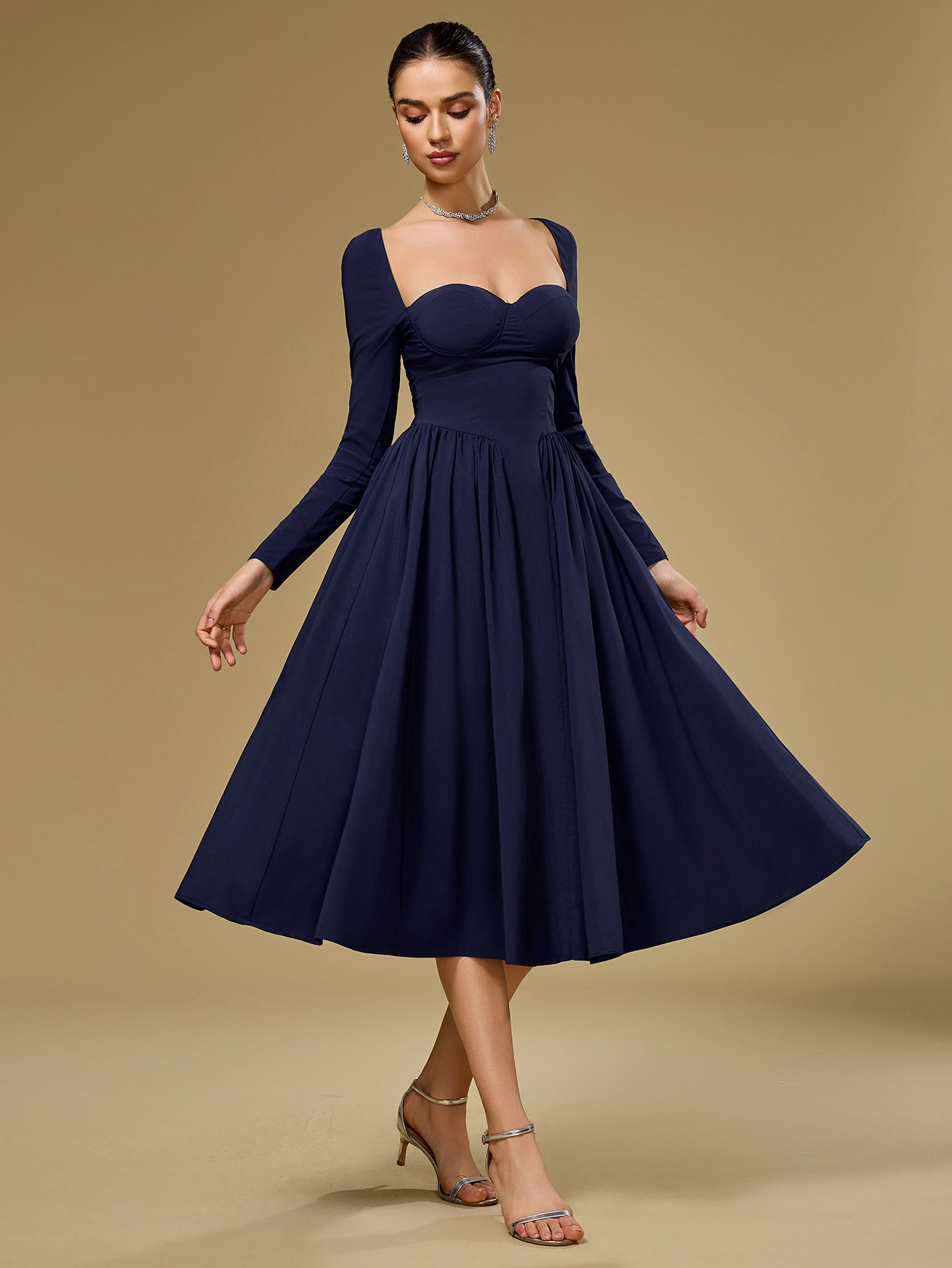 Sukienka maxi z długim rękawem i wiązaniem na plecach, o kroju litery A – elegancka, z dekoltem w kształcie serca i marszczeniami