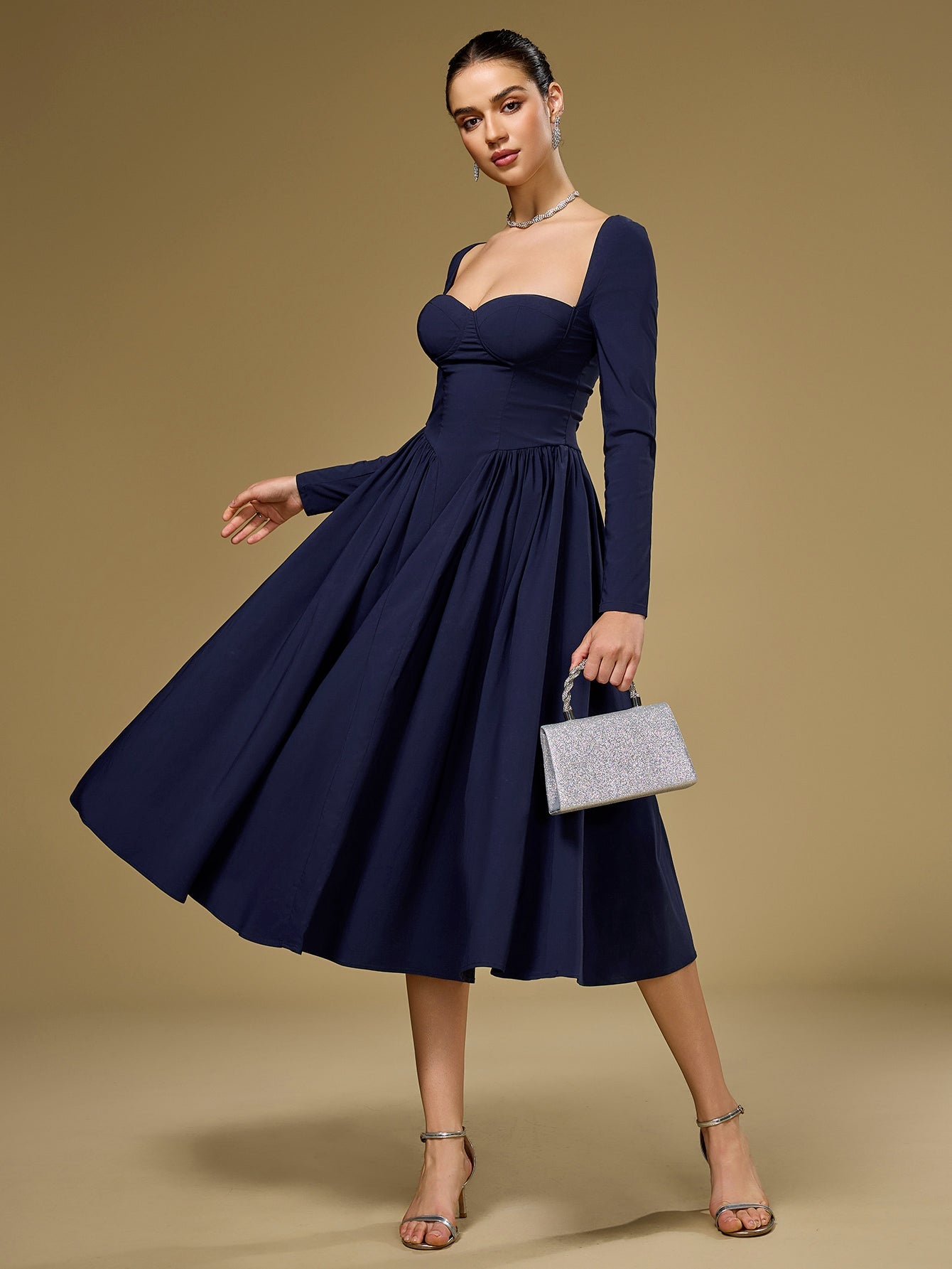 Sukienka maxi z długim rękawem i wiązaniem na plecach, o kroju litery A – elegancka, z dekoltem w kształcie serca i marszczeniami