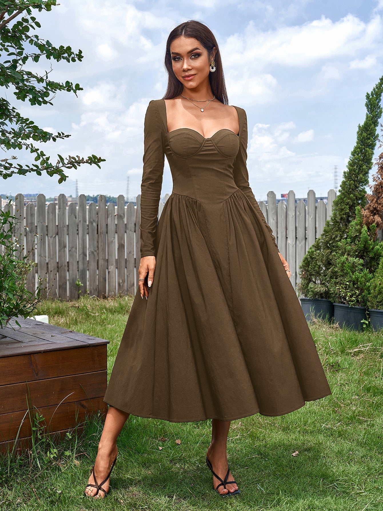 Sukienka maxi z długim rękawem i wiązaniem na plecach, o kroju litery A – elegancka, z dekoltem w kształcie serca i marszczeniami