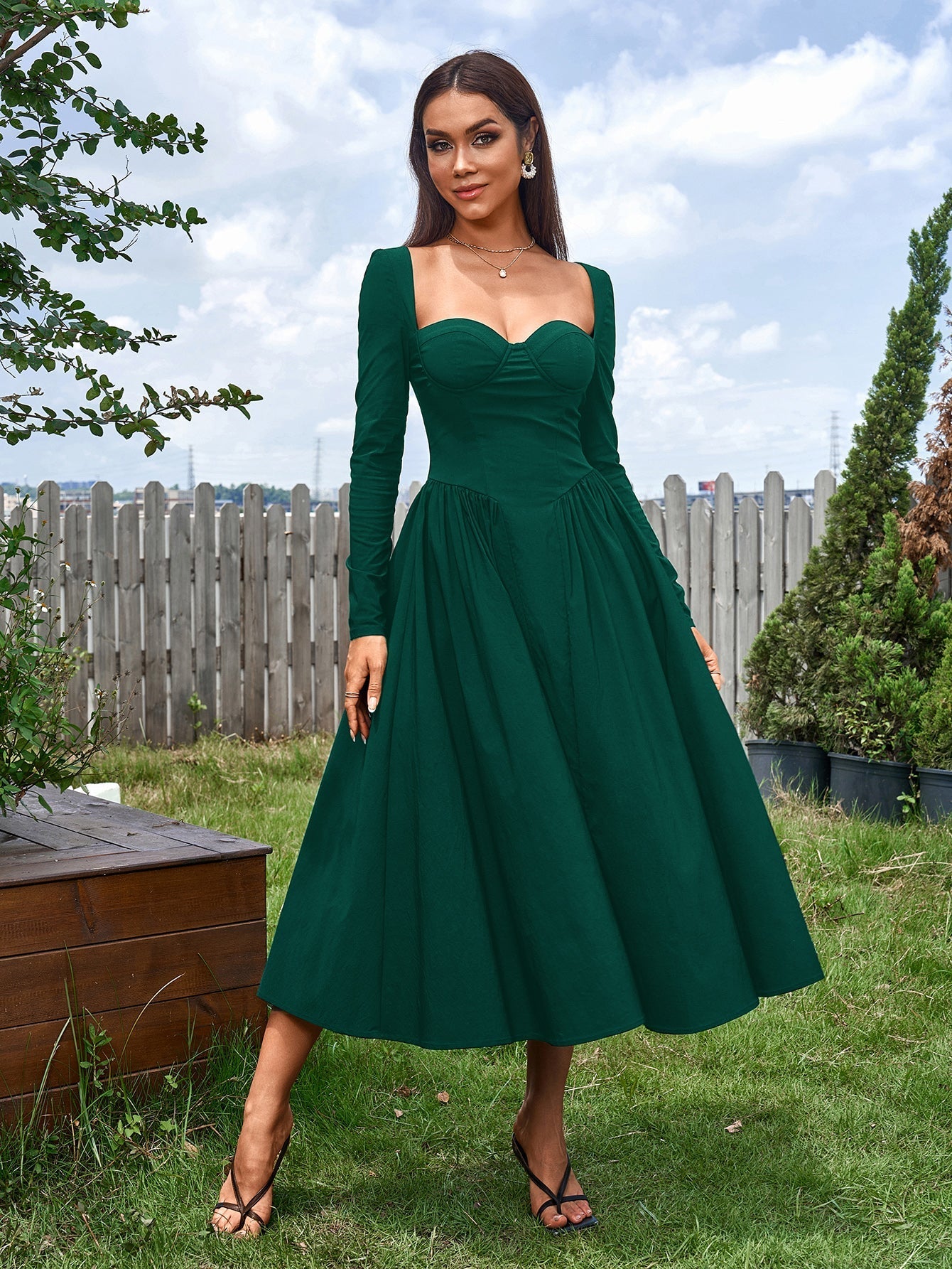 Sukienka maxi z długim rękawem i wiązaniem na plecach, o kroju litery A – elegancka, z dekoltem w kształcie serca i marszczeniami