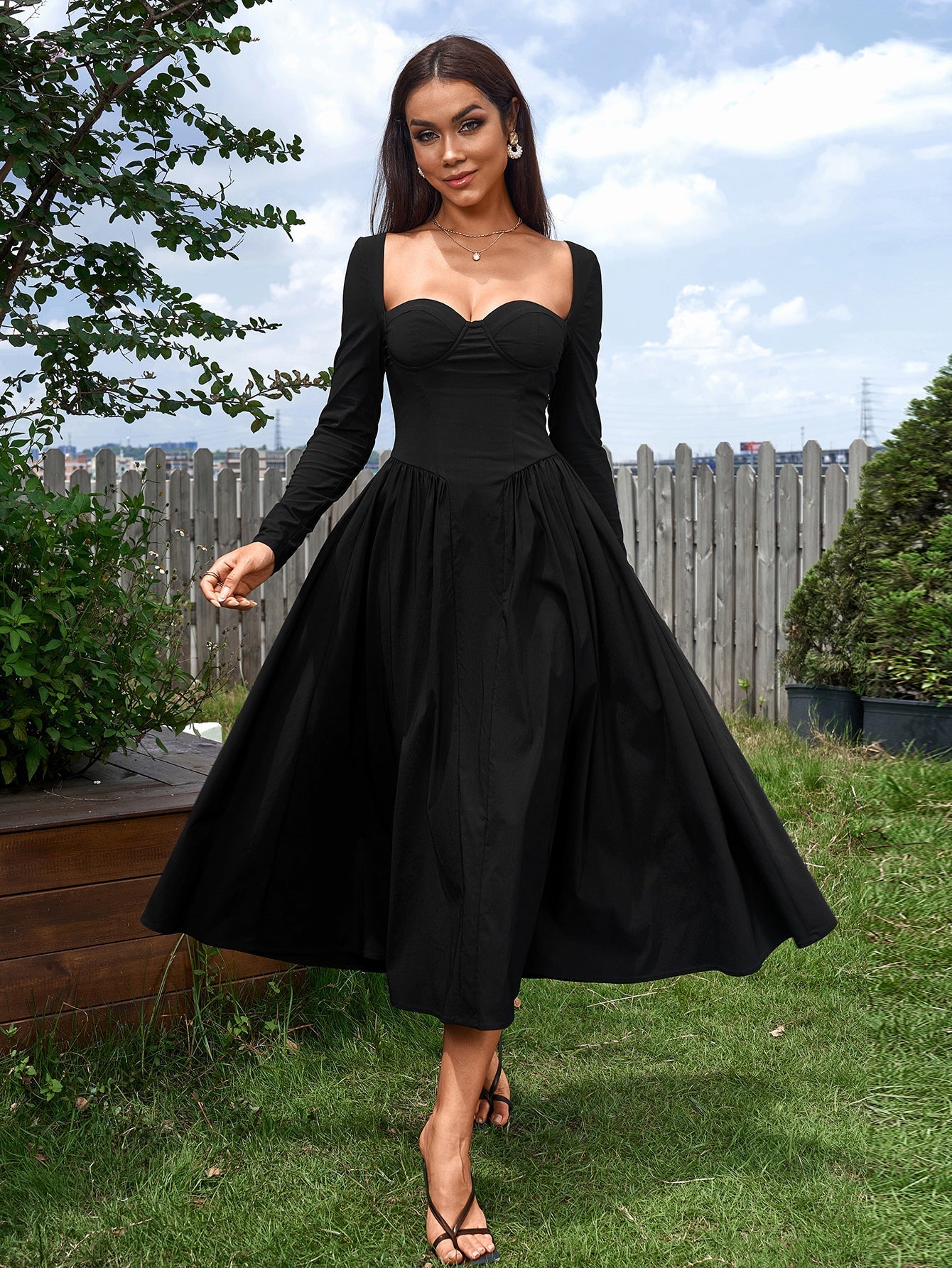 Sukienka maxi z długim rękawem i wiązaniem na plecach, o kroju litery A – elegancka, z dekoltem w kształcie serca i marszczeniami