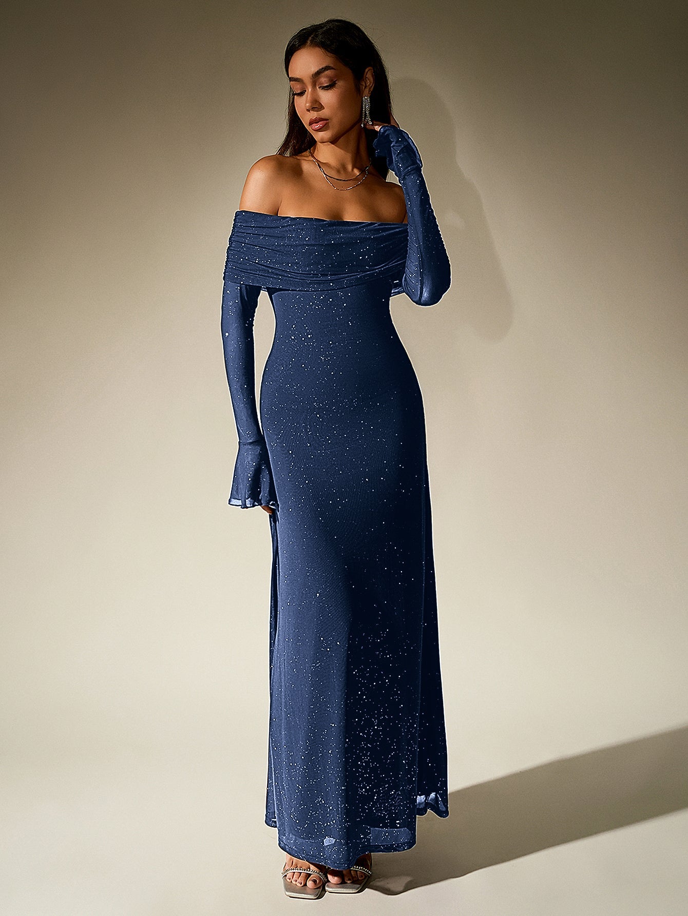 Sukienka Maxi z Siatki i Cekinów na Ramiączkach – Błyszcząca, Elegancka