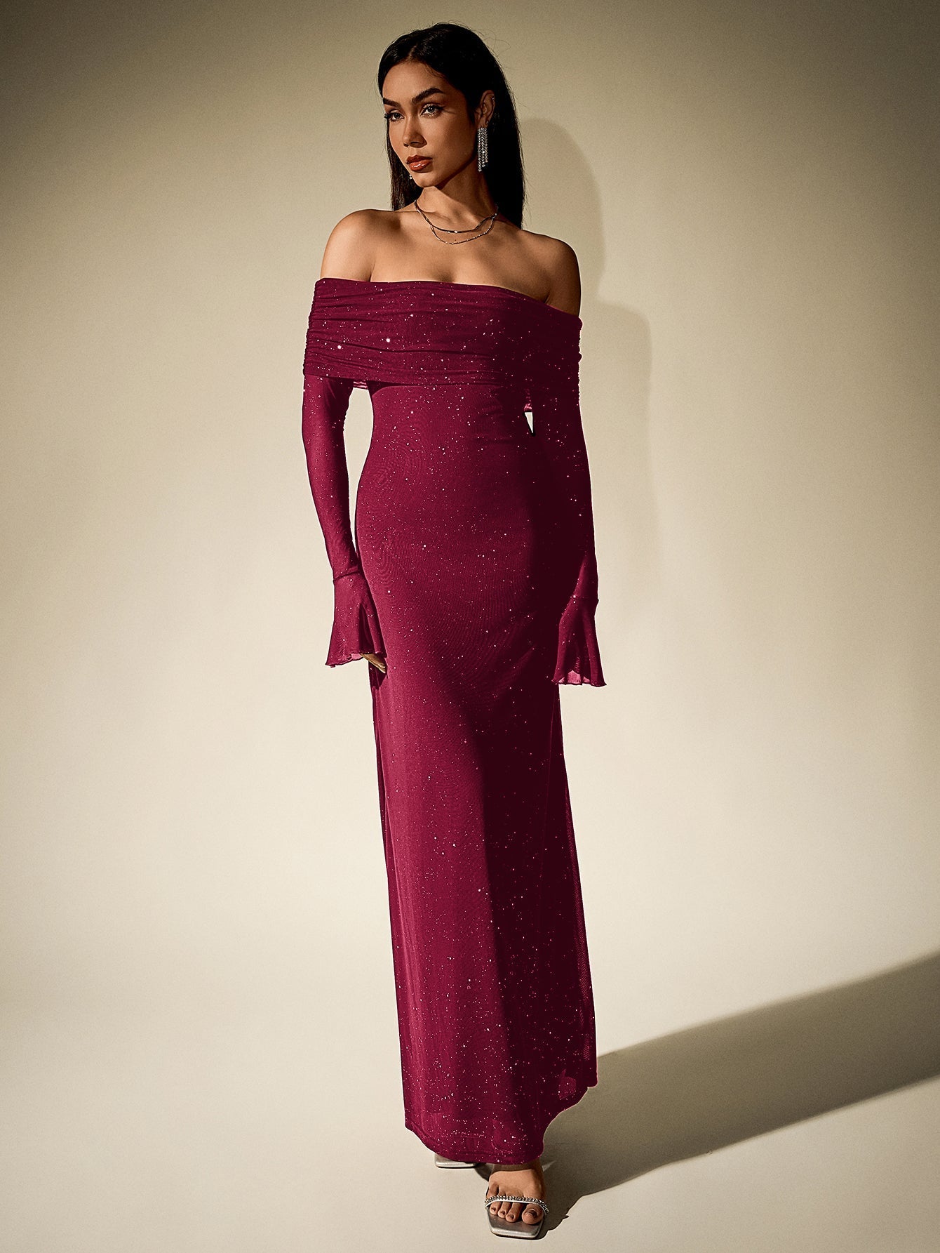 Sukienka Maxi z Siatki i Cekinów na Ramiączkach – Błyszcząca, Elegancka