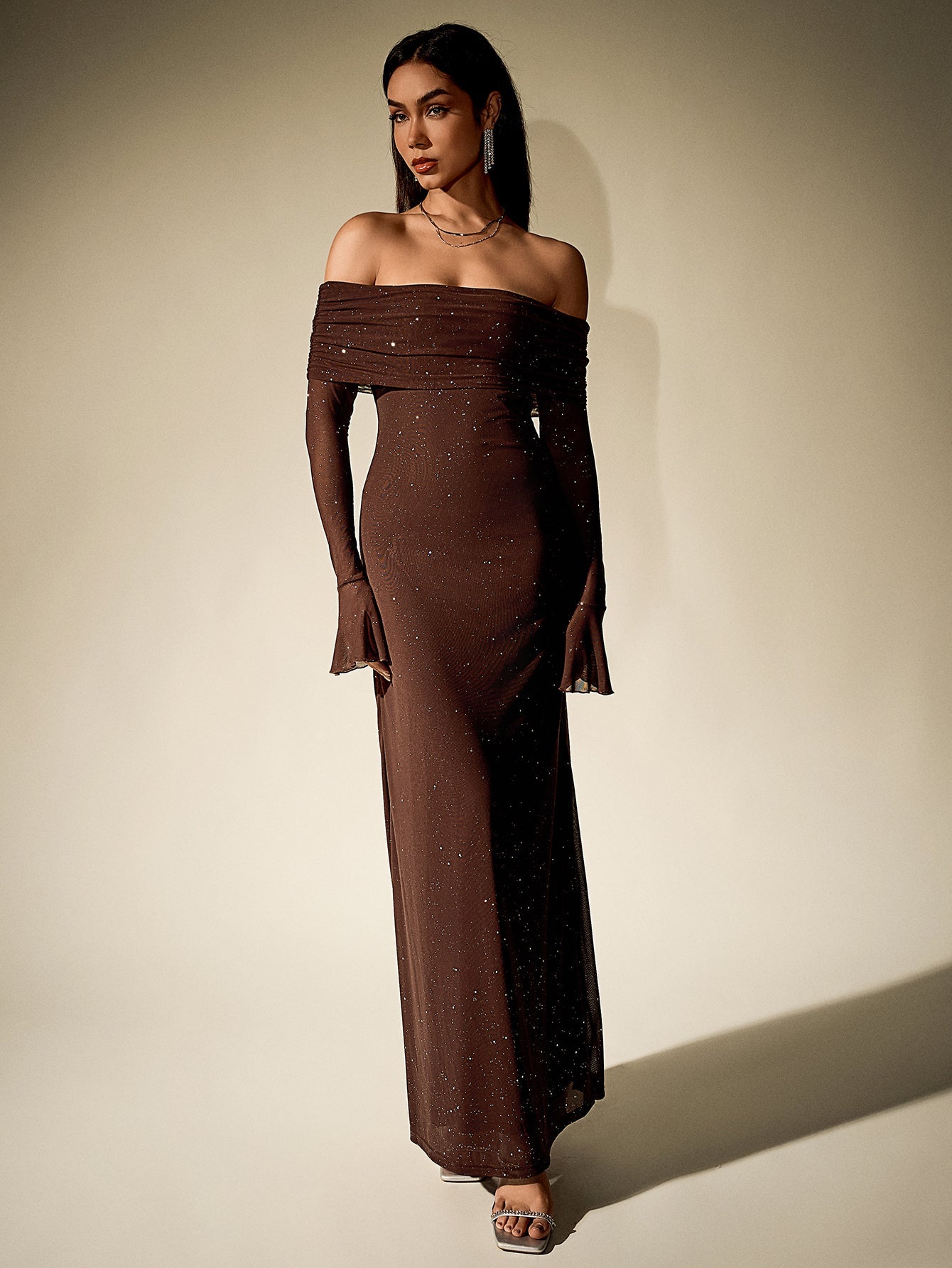 Sukienka Maxi z Siatki i Cekinów na Ramiączkach – Błyszcząca, Elegancka