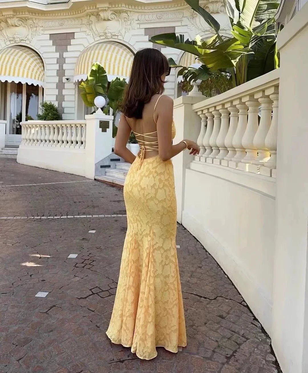 Claire Fishtail-Maxikleid z wiązaniem z tyłu