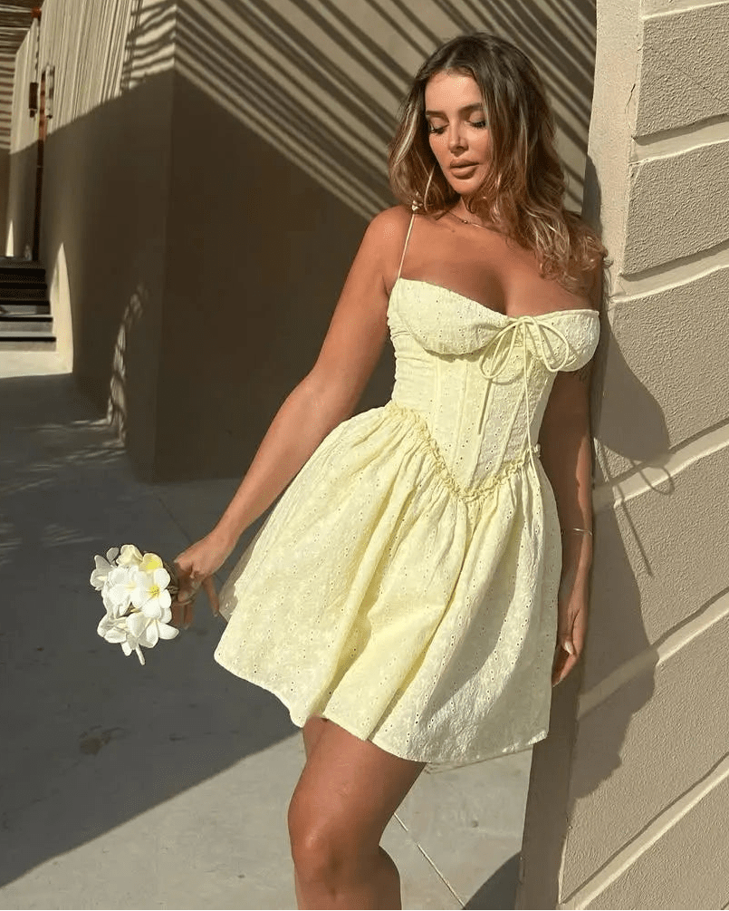 Bianca Haftowana Sukienka Mini z Wycięciami