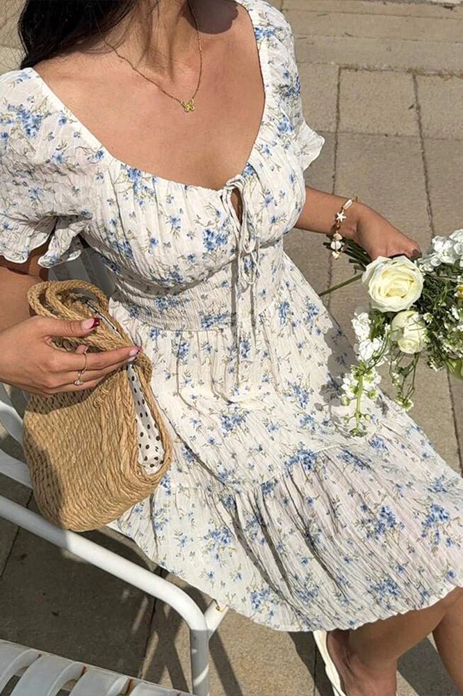 Sukienka mini Liliana Florales z sznurowaniem