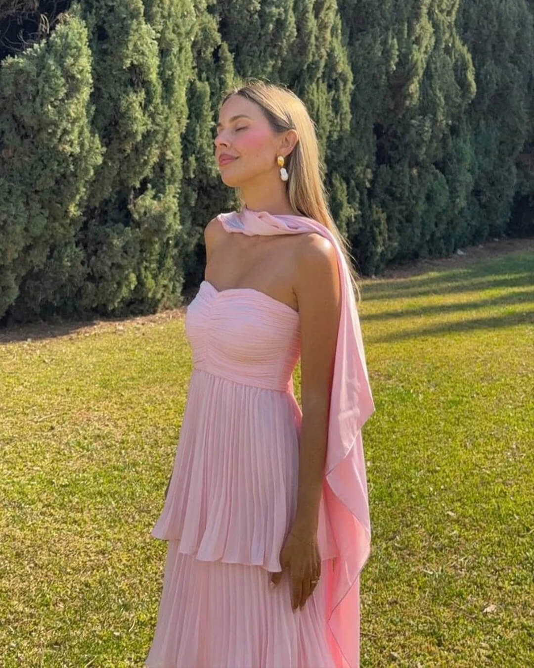 Michelle Sukienka maxi bez ramiączek z plisami i falbanami