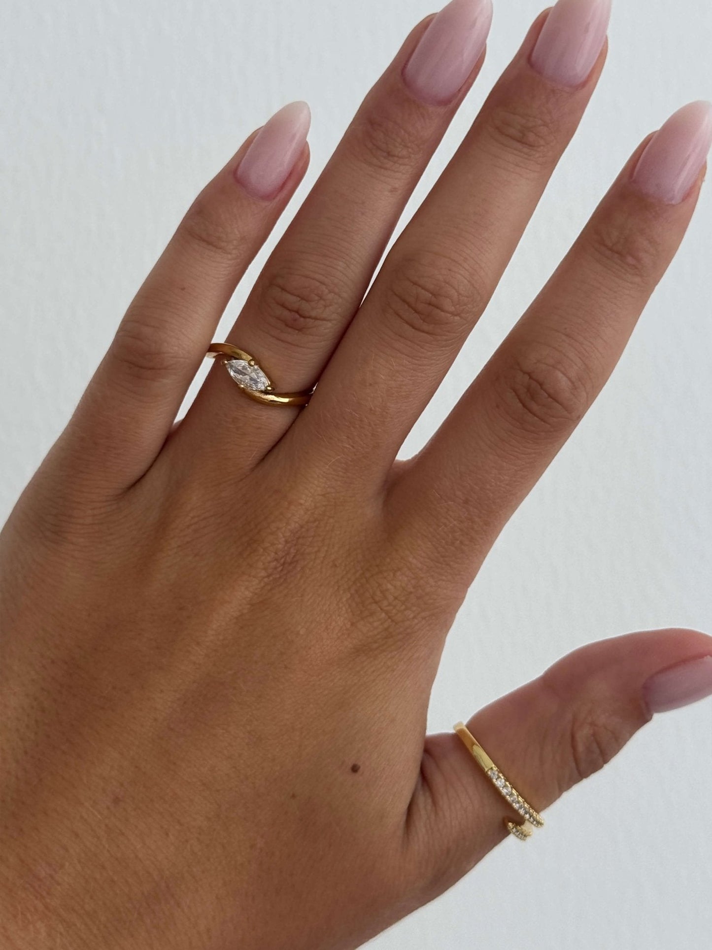 Calista Gedrehter Eleganz Bandring