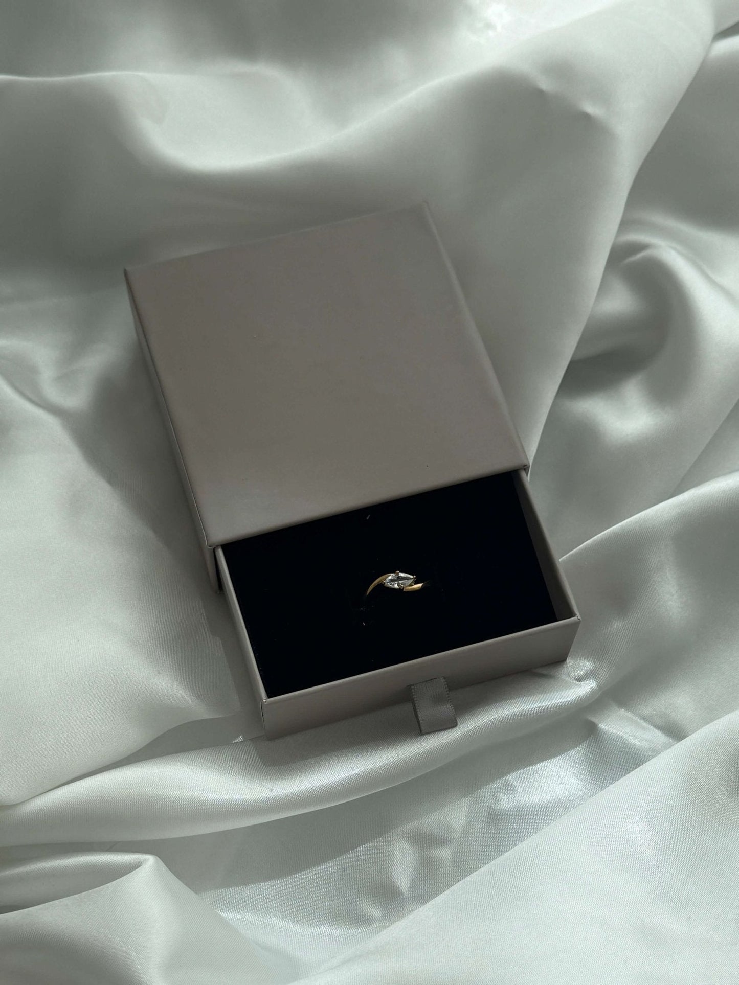 Calista Gedrehter Eleganz Bandring
