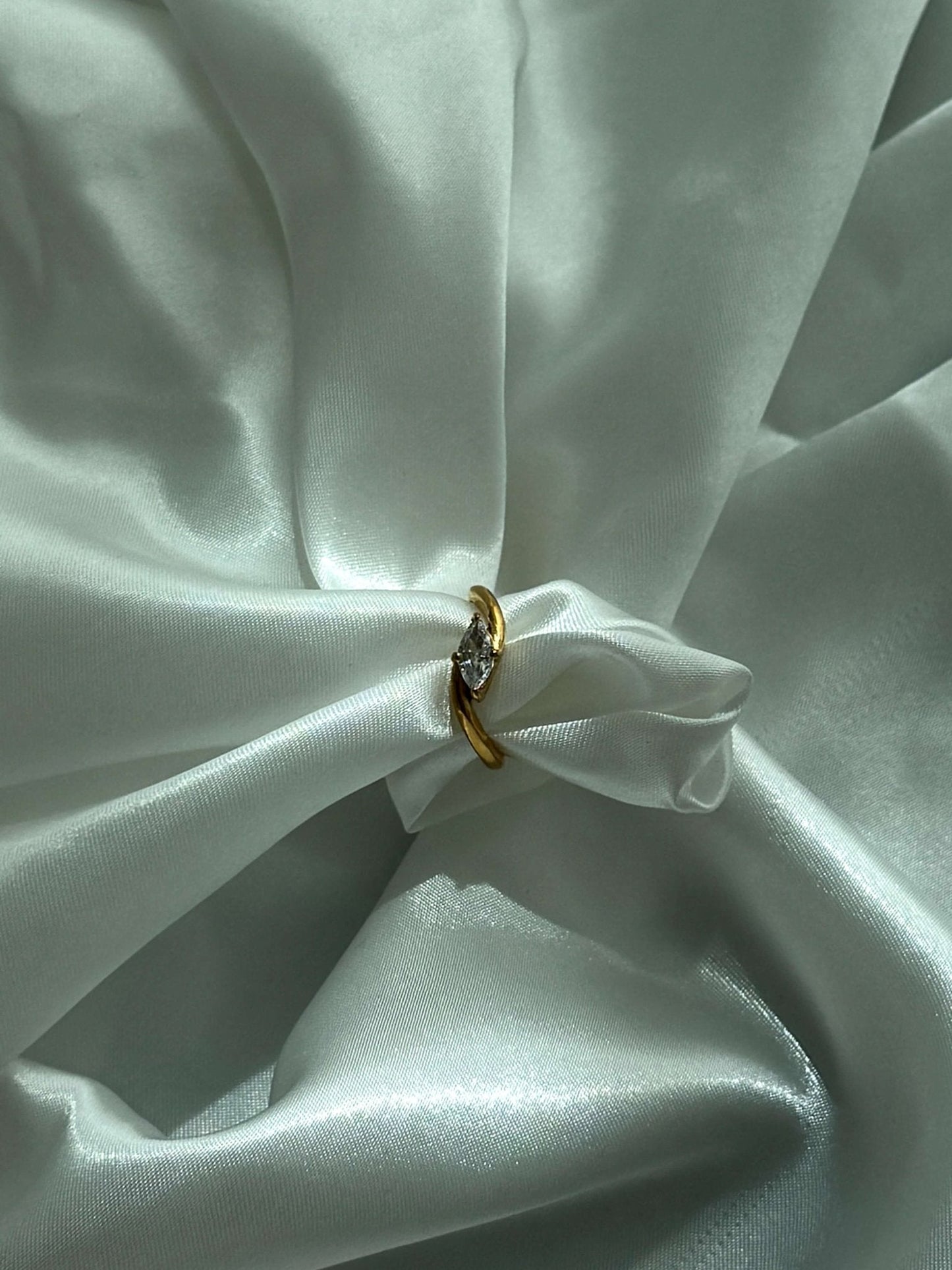 Calista Gedrehter Eleganz Bandring