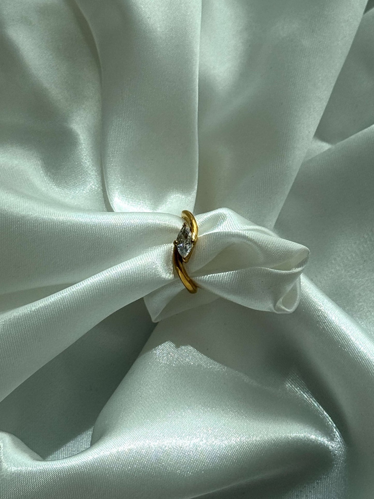 Calista Gedrehter Eleganz Bandring