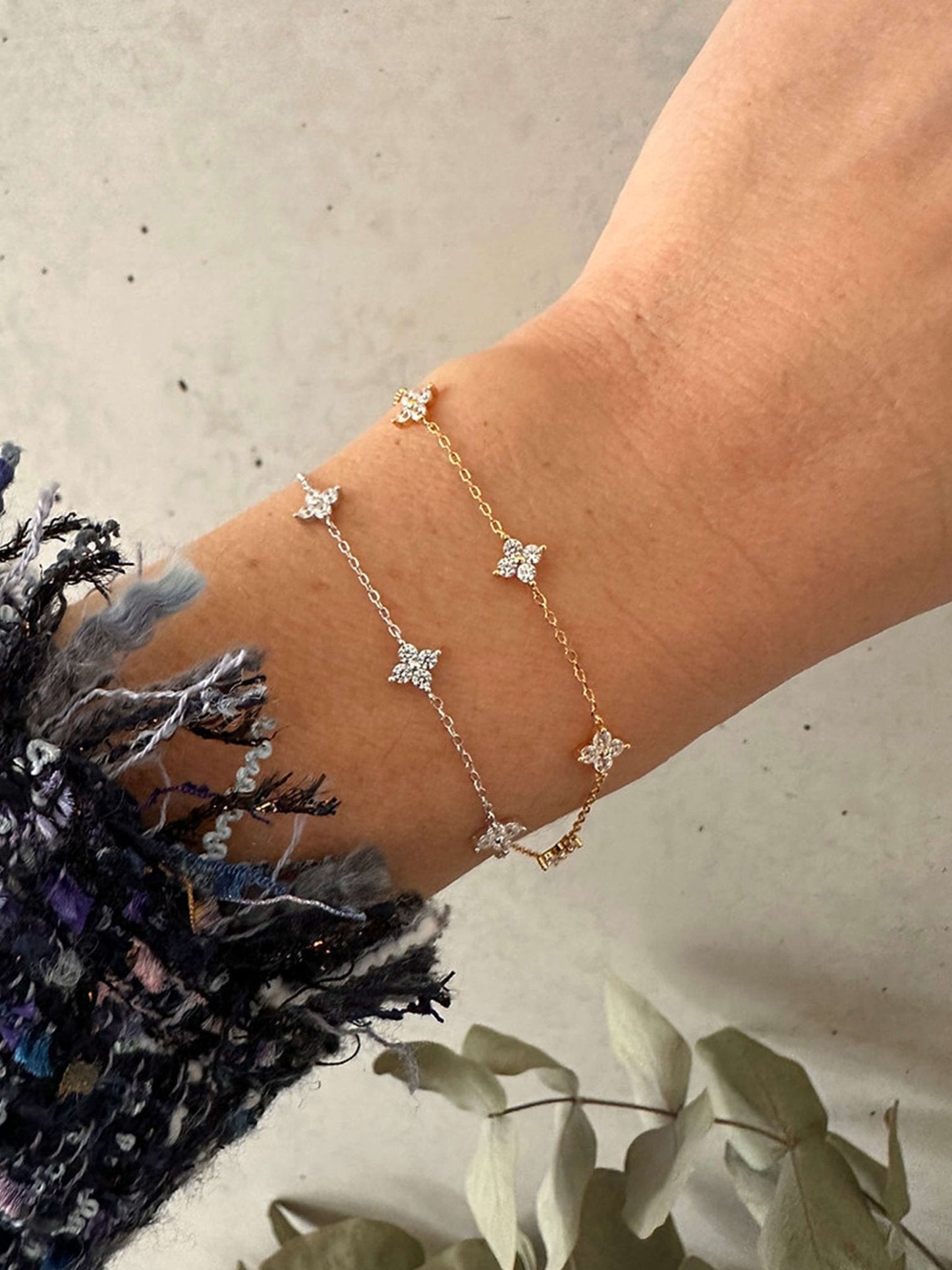 Bransoletka z kwiatami Dina Strass