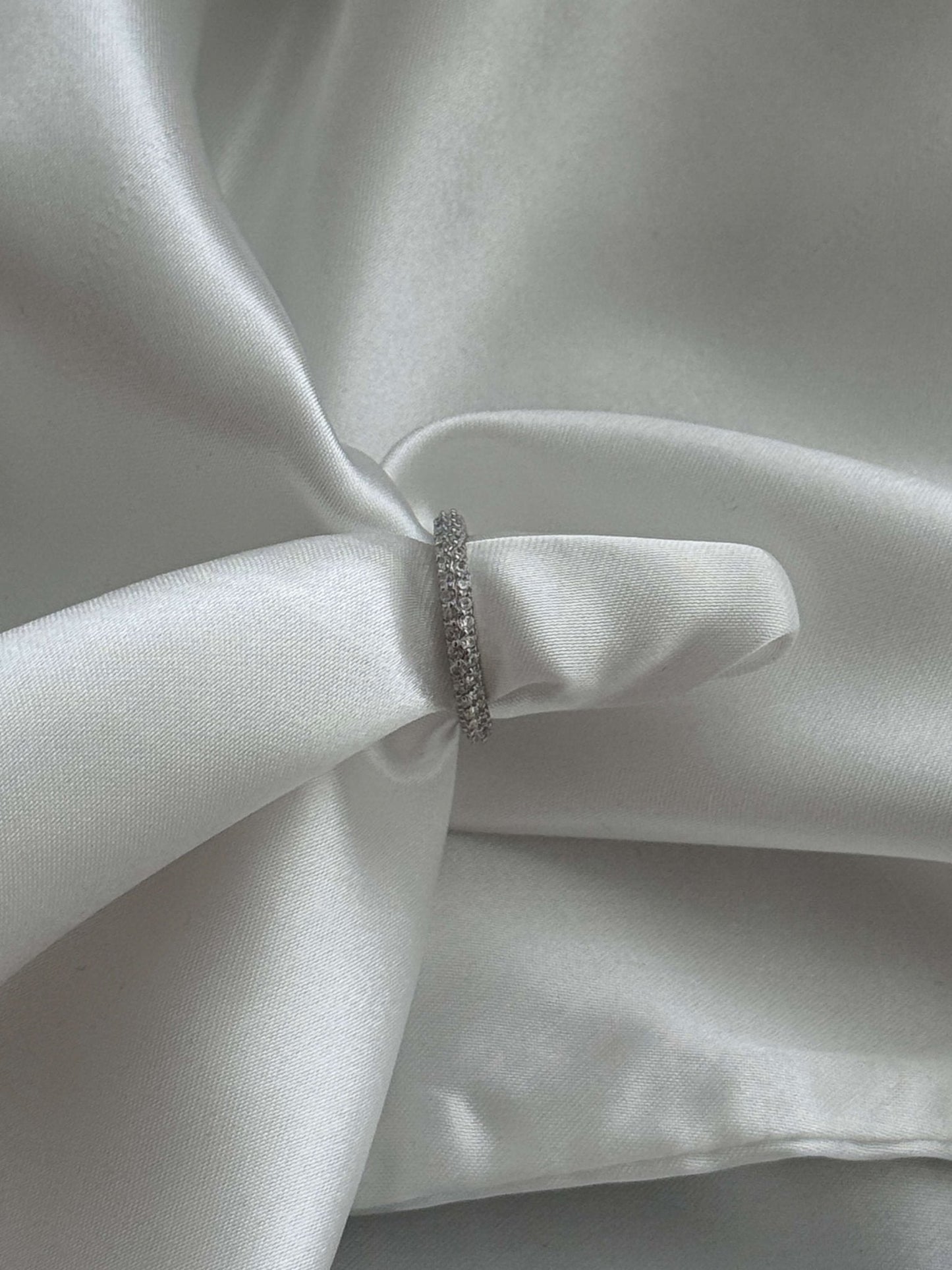 Zeya Crown-Edge Strass-Bandring