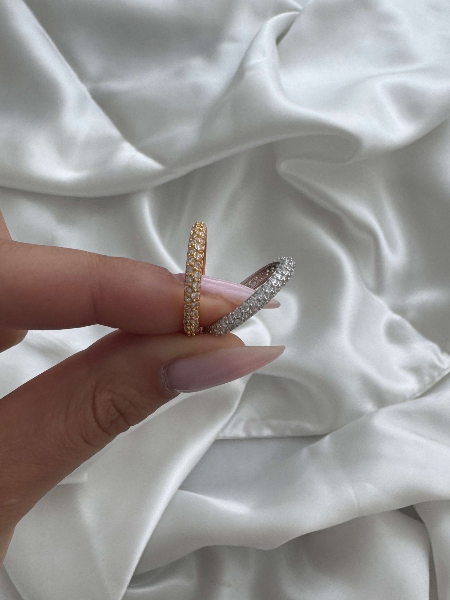 Zeya Crown-Edge Strass-Bandring