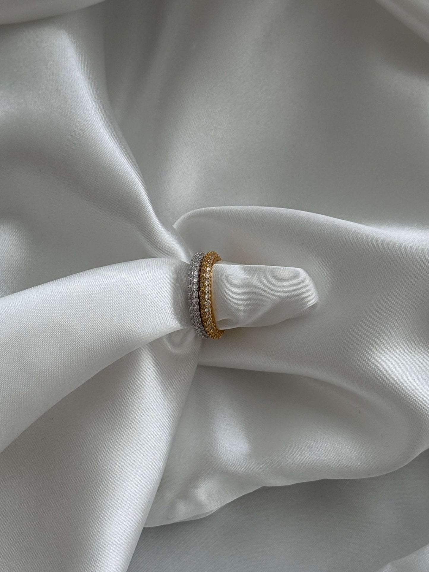 Zeya Crown-Edge Strass-Bandring